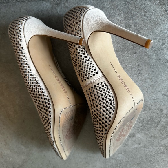 Vince Camuto o stiletto pumps - Picture 2 of 3